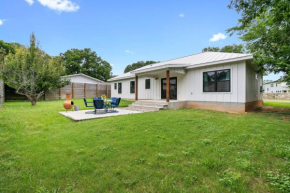 Luxury Home 3blck from Main St with FirePit